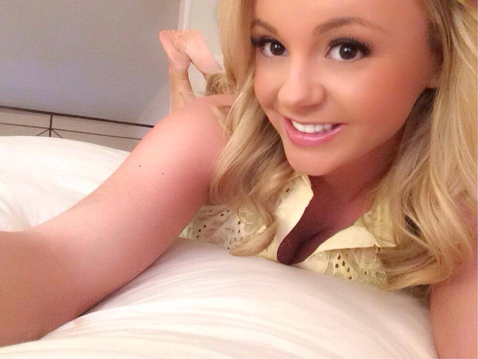 Bree Olson feet soles pose on bed