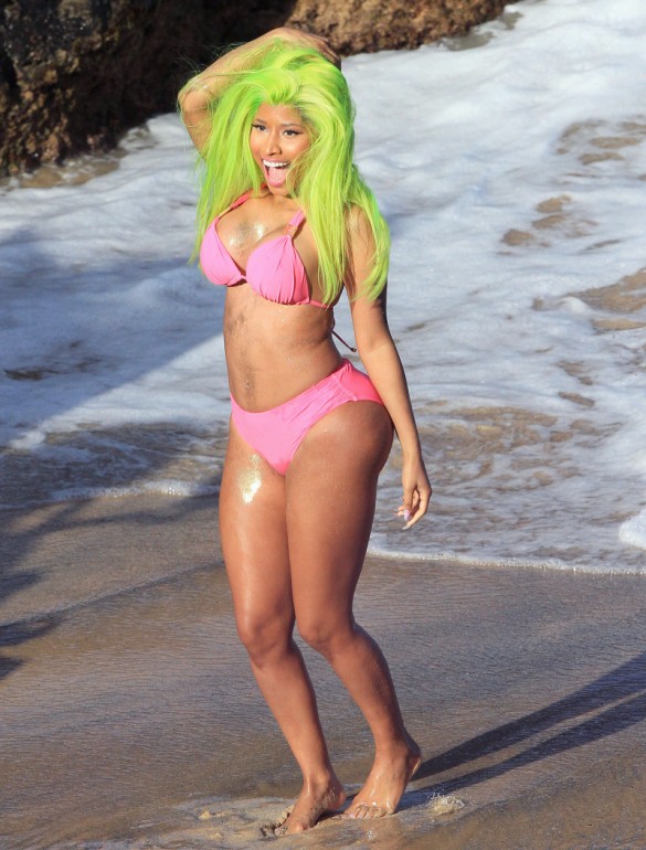 Nicki-Minaj-Starships-Video-2-585x770