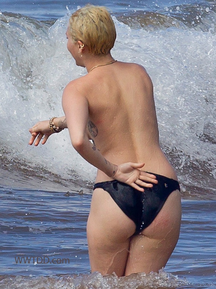 Miley-Cyrus-Topless-on-the-Beach-in-Hawaii-03-760x1013
